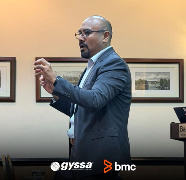 Expositor presentando BMC Control-M para la orquestación de procesos en banca