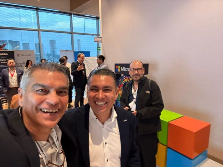 Julio Fernández de GYSSA junto a otros partners del ecosistema Microsoft en IAMCP México