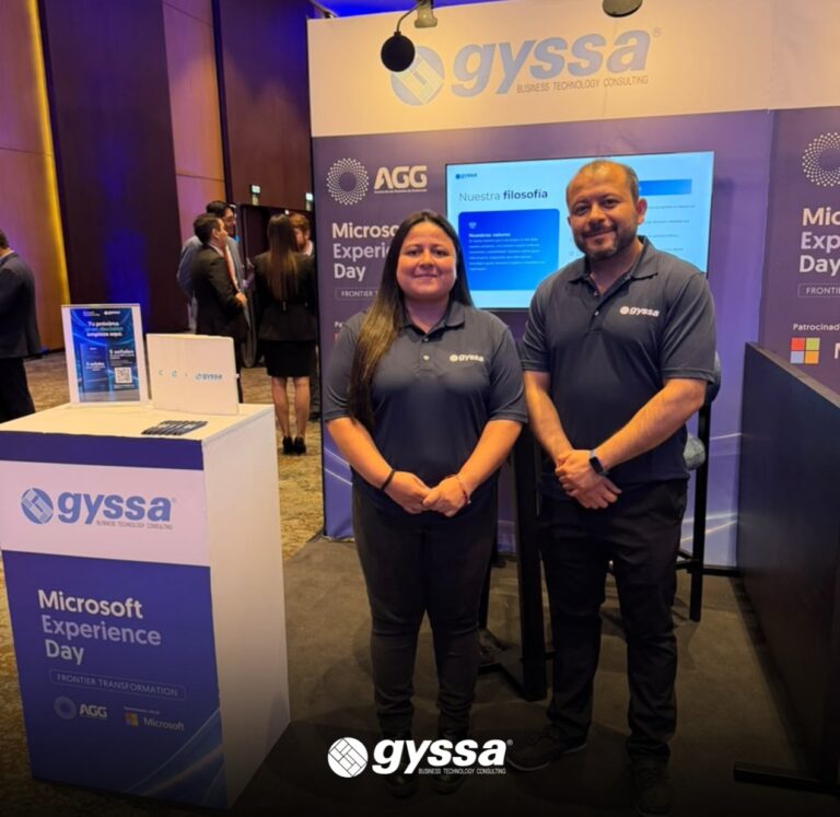 Colaboradores de GYSSA en el stand del Microsoft Experience Day de la Asociación de Gerentes de Guatemala